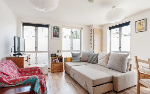 Quirky 1Bed Sleeps 4, 10 Mins To Mile End Tube