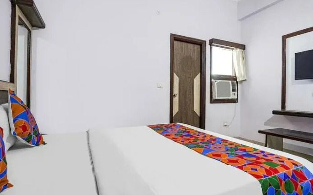 Fabhotel White Castle