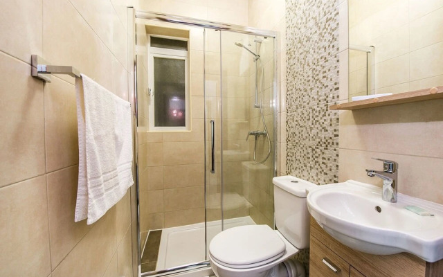 The Hillock North B6