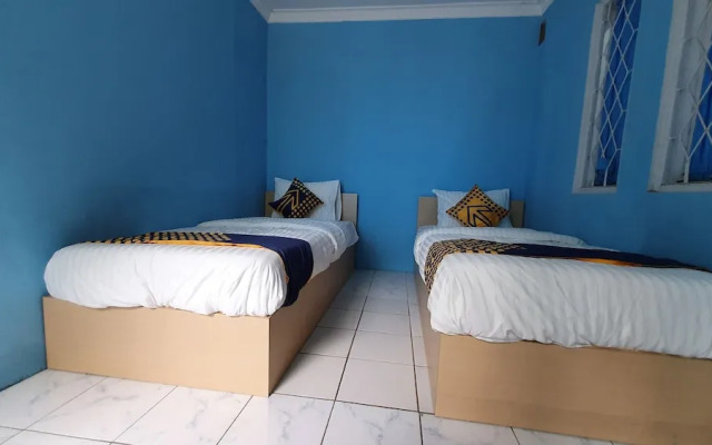OYO 2302 Blue House Costel Syariah