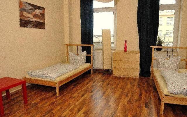 3-Raum-Fewo-Dresden-Zentrum-Balkon-Blick-auf-Altstadt-L10