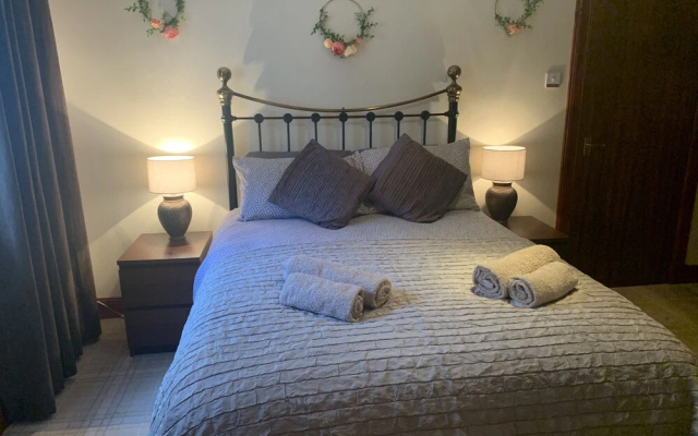 Lovely 1-bed Cottage in London - фото 3