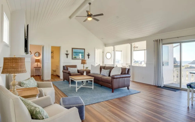 Scenic Bandon Vacation Rental w/ Beach Access!