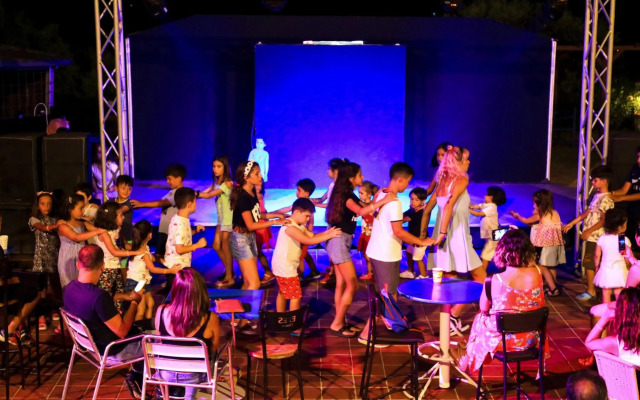 Akay Garden Family Club