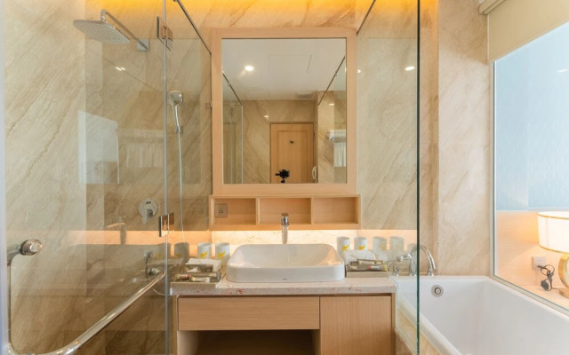 Canary Gold Hotel Quy Nhơn, Beachfront