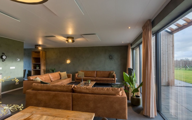 House in Vrouwenpolder near Beach