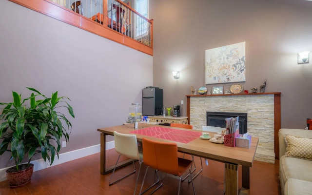 Vancouver Yuelai Guesthouse