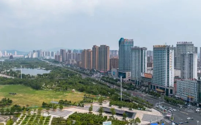 Xana Hotelle (Yichunshi Zhengfu Railway Station)