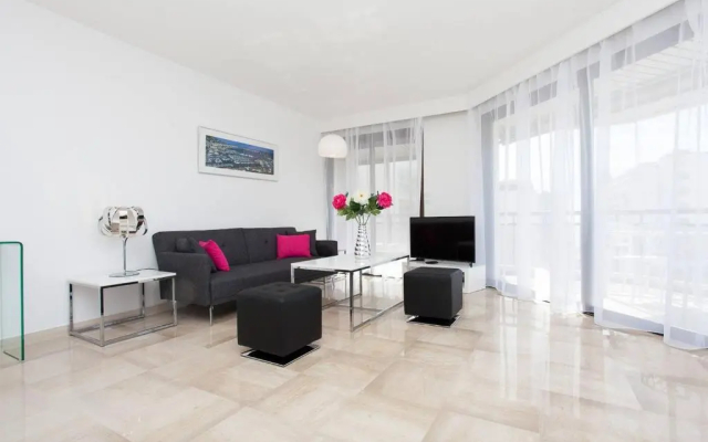 Carlton: New 2 Beds/ 2 Baths W/ Side Sea View - Hotel in Cannes - Photo 2