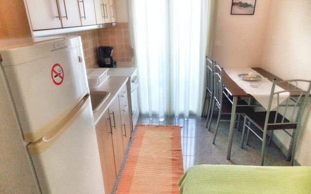 Nikos Apartments