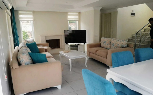 Villa Aktif 1 by Villa Life D-Lux