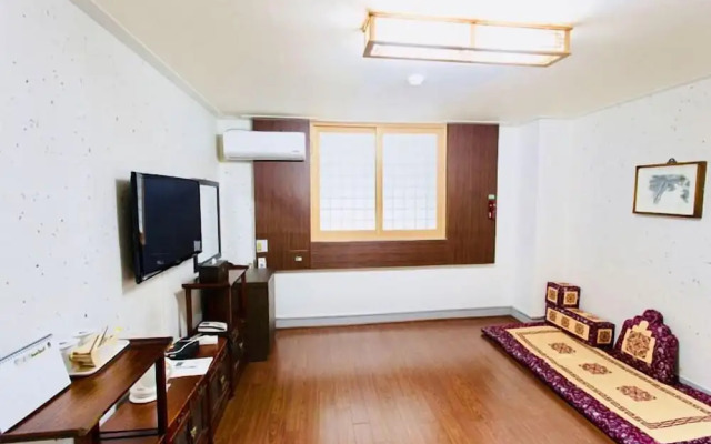 Jeonju Hansung Tourist Hotel