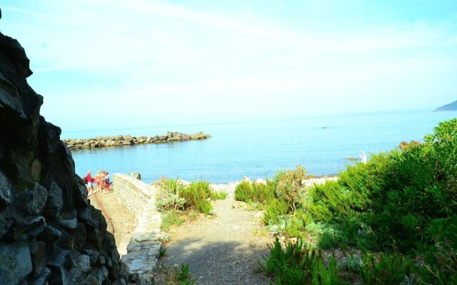 Beautifully Situated Detached Cottage With View On And Private Access To The Sea