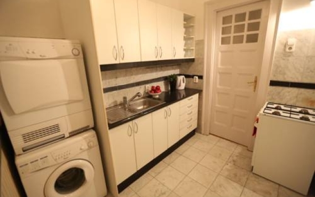 d.Five Classic Luxury Apartment