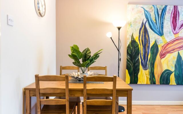 NEW 2BD Garden Flat Quick Access to Central London