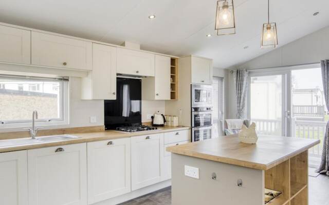 Cosy Home in Hastings With Balcony