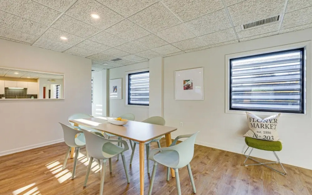 Between Restaurant & Brewery! Chic Perrysburg Apt