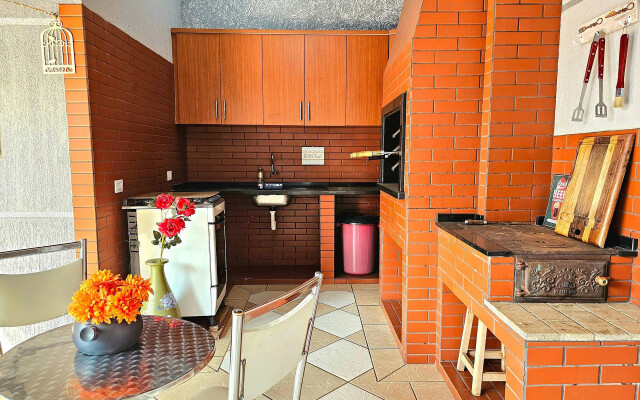 Casa Familiar 4 quartos Piscina e Churrasqueira