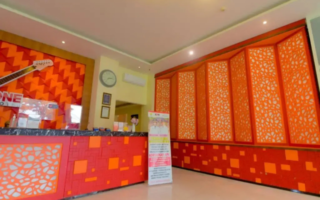 Front One Hotel Purwodadi