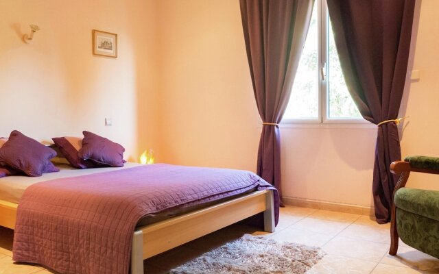 Exquisite Villa in Perpignan With Swimming Pool