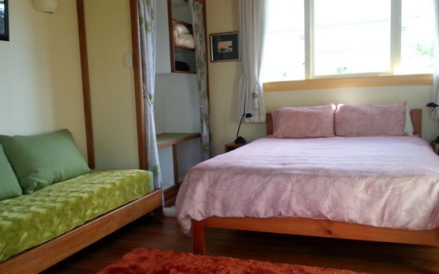 Rowan Cottage Organic B&B – Guest Rooms – Motueka