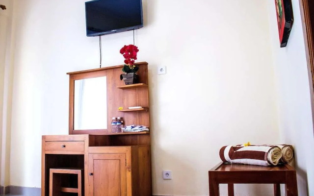Bali 85 Beach Inn – Guest Rooms – Padangbai