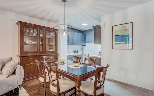 MAJESTIC 3-Bedroom Luxury Apartment