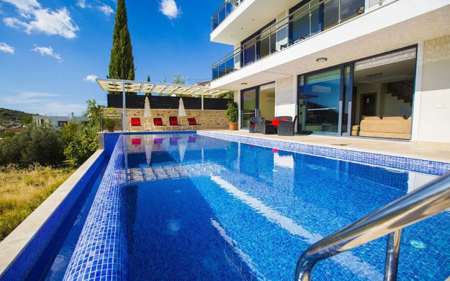 Villa Merak by Akdenizvillam