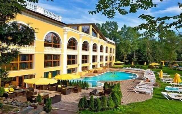 Royal Grand Hotel (Truskavets)