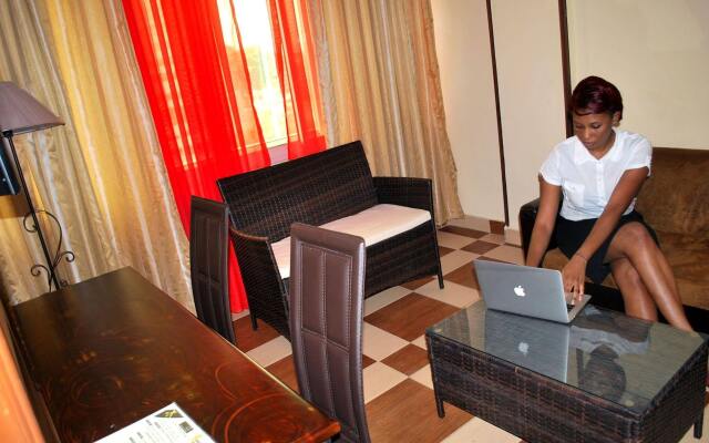 YaahoT Hotel