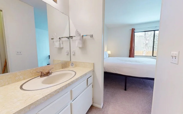 Chateau Sierra 50 Pet-Friendly with Great Complex Amenities, On the Shuttle Route, Private Washer Dryer, by RedAwning