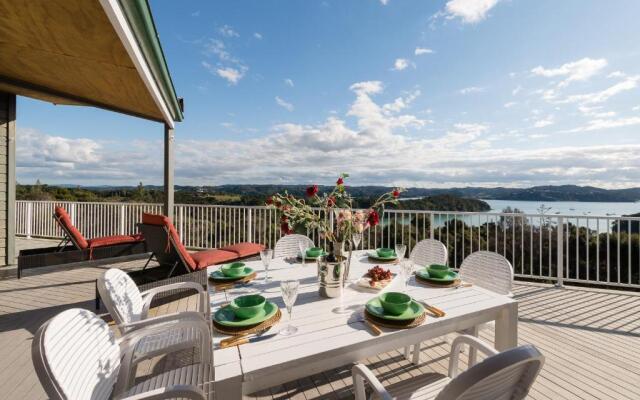 Veronica House - Russell Holiday Home