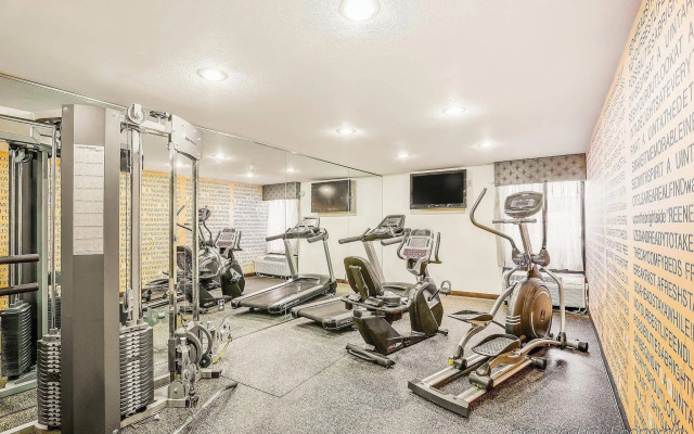 La Quinta Inn & Suites by Wyndham Oakland Airport Coliseum