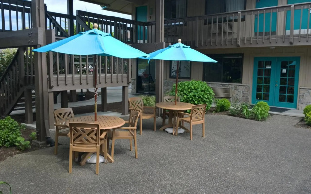 PepperTree Inn