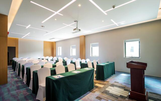 Holiday Inn Express Shaoxing Paojiang, an IHG Hotel