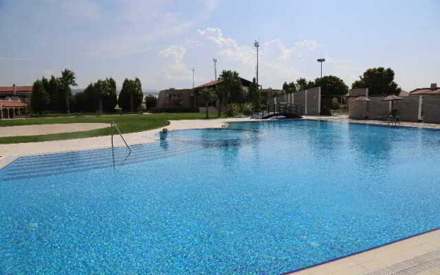 Konvoy Hotel & Country Club