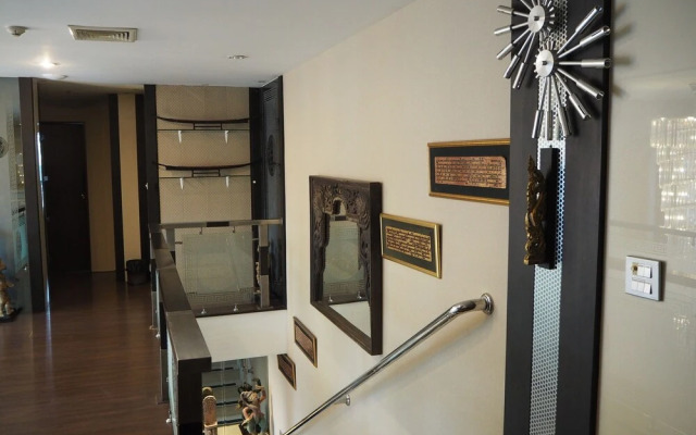 7B - 5 Bedroom Downtown Penthouse With Shared Pool