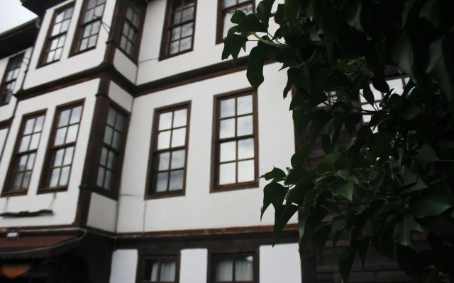 Toprakçiler Mansion
