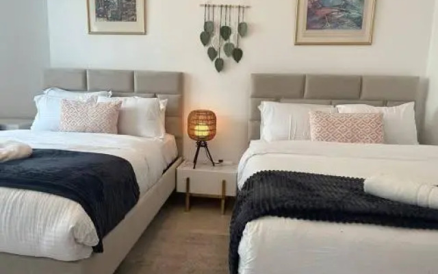 "Lux Bnb 2.5bd Amazing Marina Views"