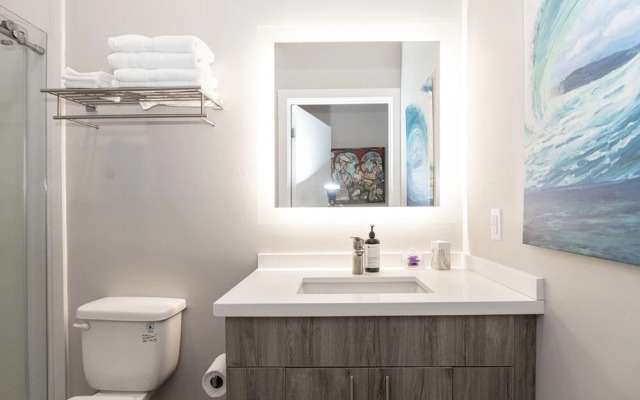 204 Stylish King Bed Suite