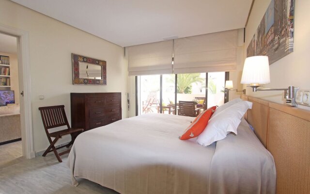 1155 Beachfront 3 Apartments 70 Mtr Golden Beach 7Bedroom 3Pool