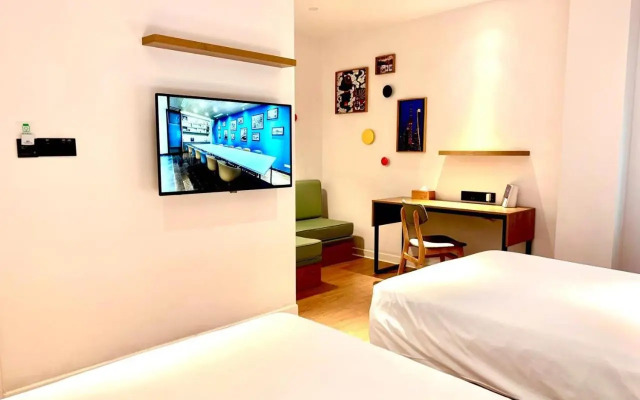 Middle Huaihai Road Homestay