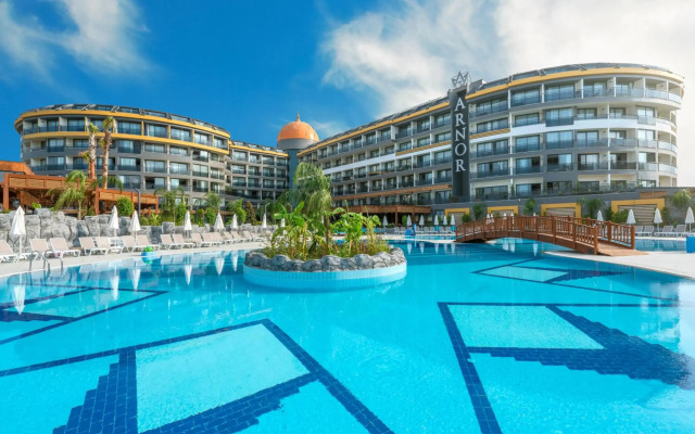 Arnor De Luxe Hotel