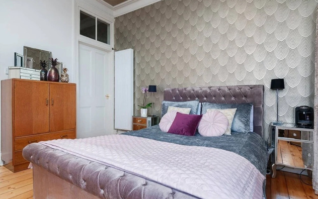 Bright Spacious and Luxurious Central Apartment