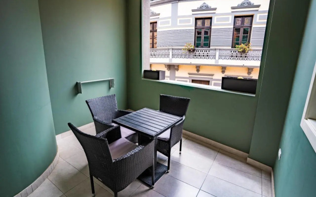 El Puente Holiday Home I- Airport 8,1K