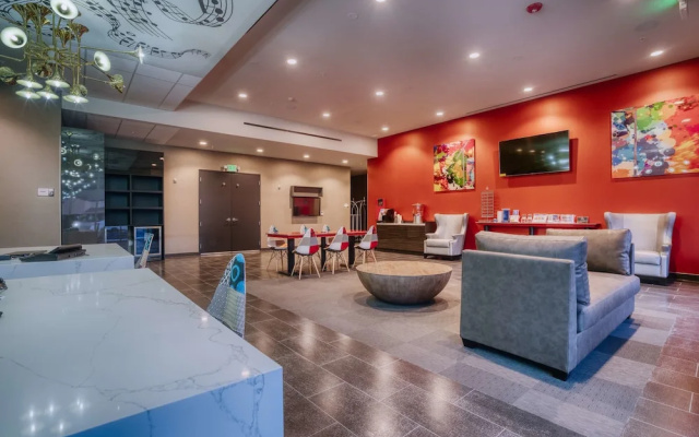 Best Western Premier NOHO Inn