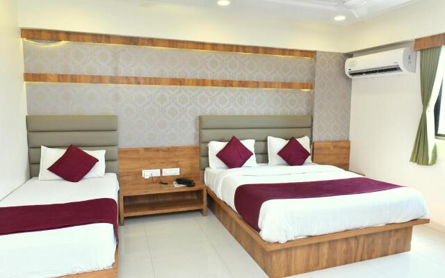 Royal King by Sky Stays Hotel