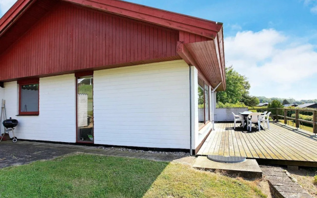 Quaint Holiday Home in Faabord near Sea