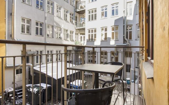 Lovely and Charming City Flat for up to ten Guests in Copenhagen All Yours