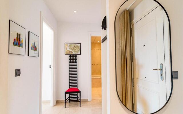 CB1- Sweet flat, shared pool in perfect location